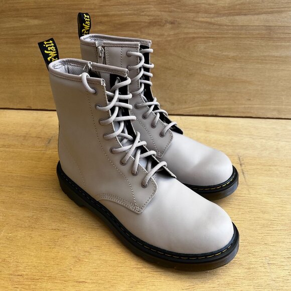 DR MARTENS AIRWAIR LEATHER WOMEN'S COMBAT BOOTS sz 7 Air Cushion Taupe Pisa - Picture 1 of 13